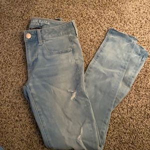 Light wash distressed AE Jegging